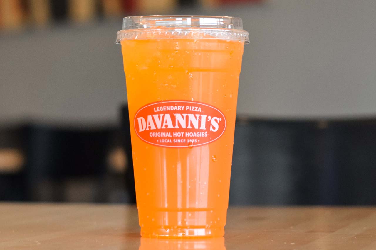 Davanni's logoed orange fountain pop with a sip lid.