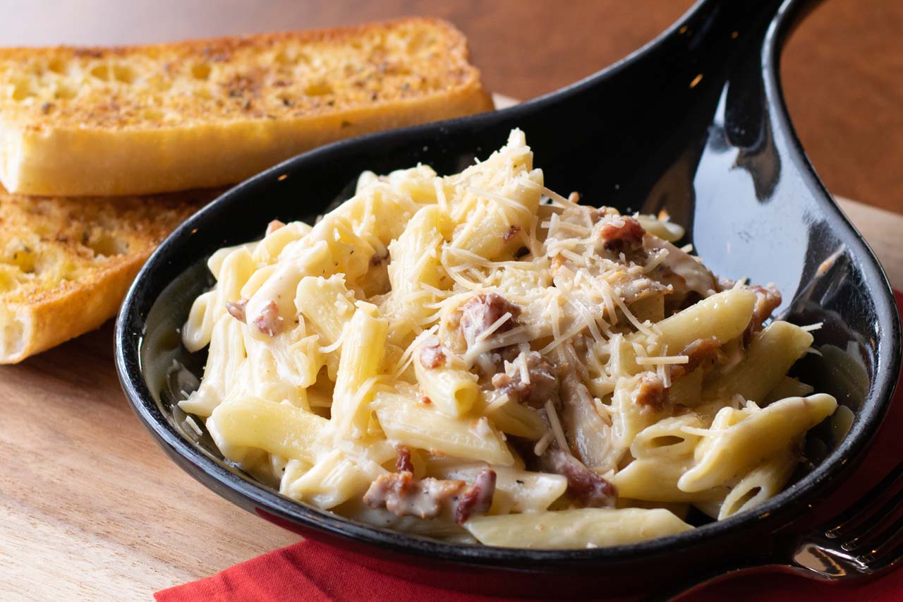 Entree size of Penne Pasta tossed with alfredo sauce, chicken and bacon. Topped with shredded romano cheese and served with two pieces of ciabatta garlic toast. 