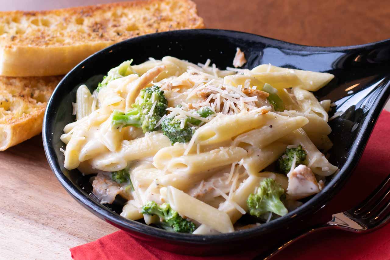 Entree size of Penne Pasta tossed with alfredo sauce, chicken and broccoli. Topped with shredded romano cheese and served with two pieces of ciabatta garlic toast.