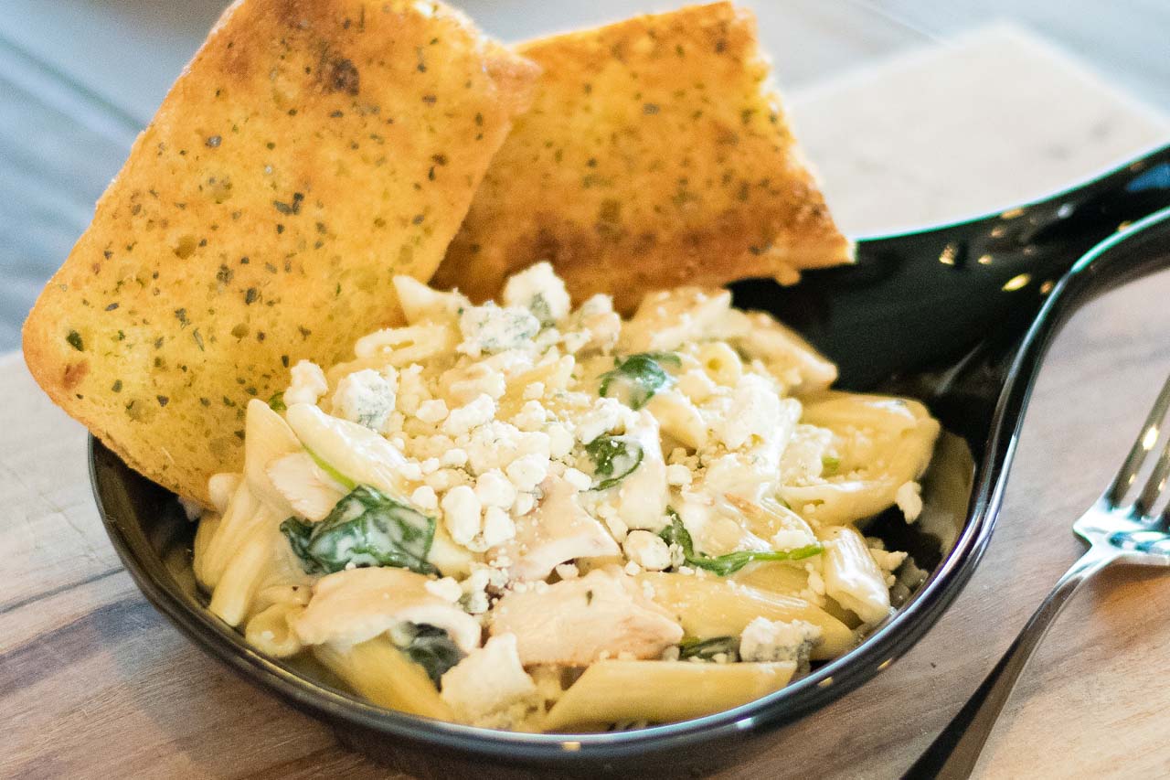 Whole order of chicken florentine pasta which includes spinach, gorgonzola cheese, and alfredo sauce. Served with a side of ciabatta garlic toast.