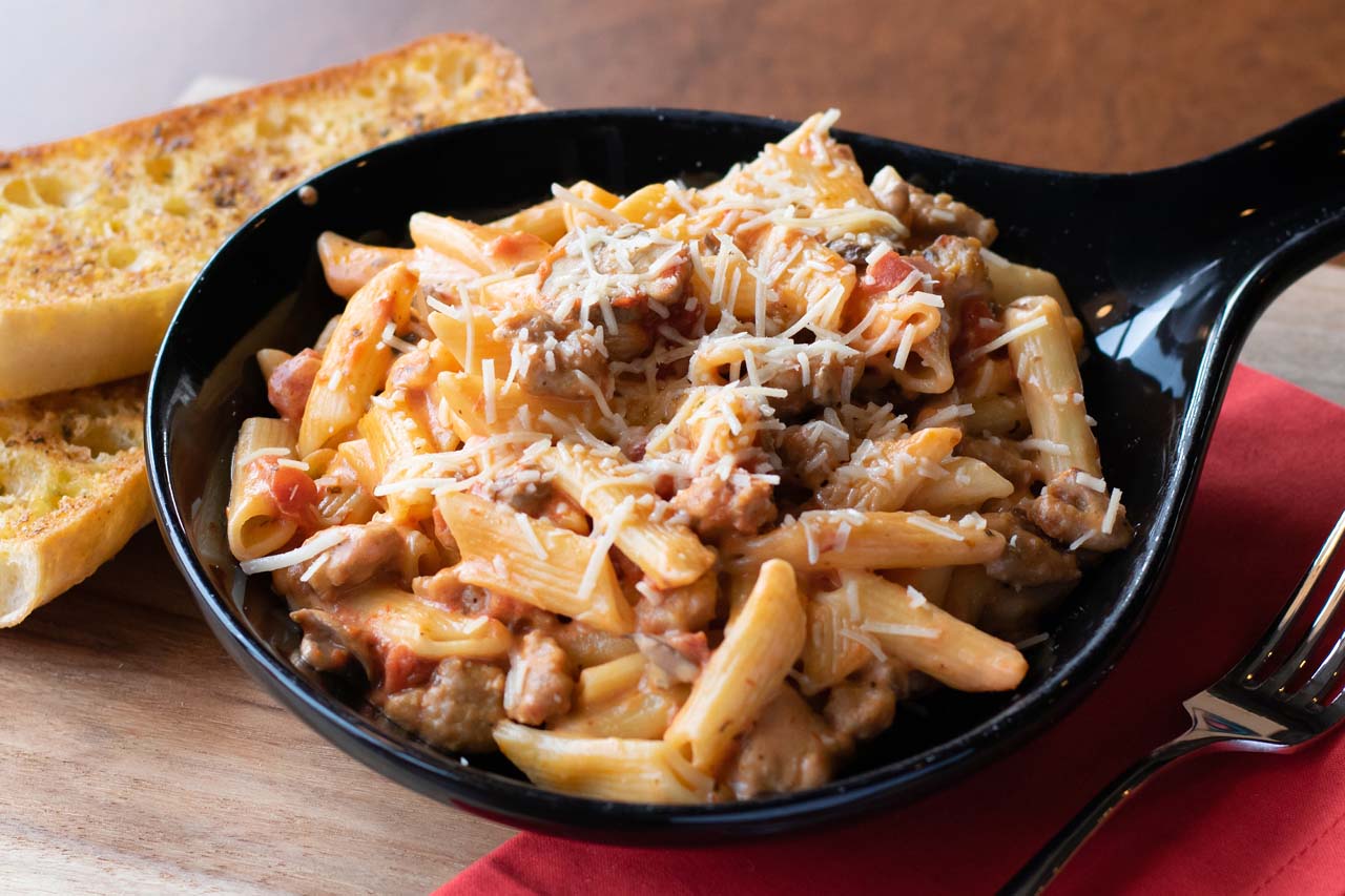 Entree size of Penne Pasta tossed with rosa sauce, sausage, and mushrooms. Topped with shredded romano cheese and served with two pieces of ciabatta garlic toast.