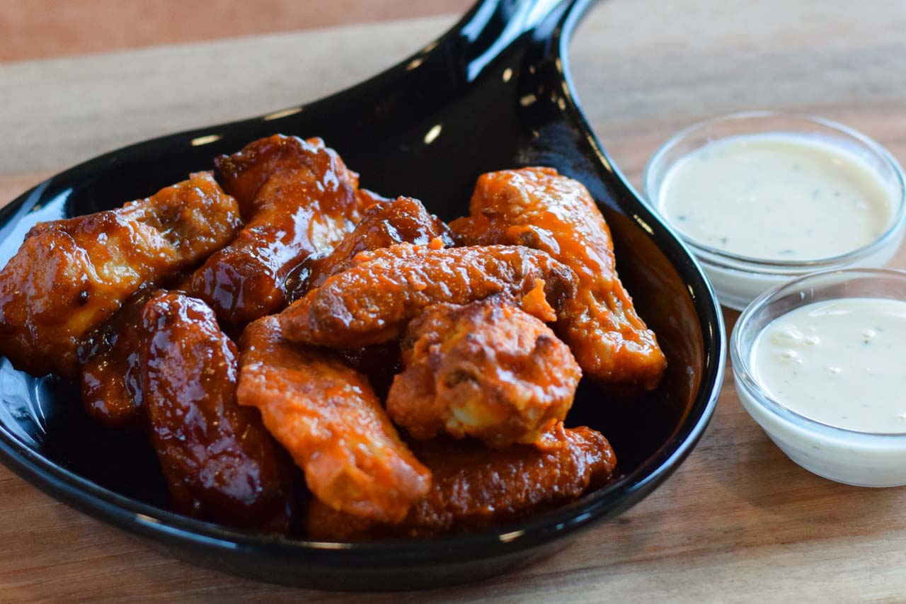Bone in style traditional wings tossed in bar-b-que and buffalo sauce with a side of ranch dressing.